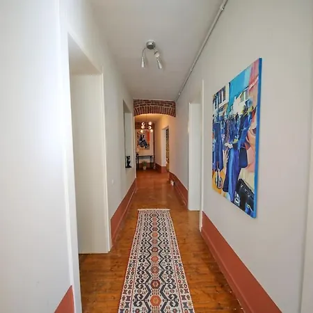 Maison En Brique : Stylish 4br Flat In Centre Apartment