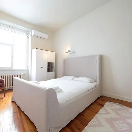 Maison En Brique : Stylish 4br Flat In Centre Daire İstanbul