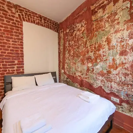 Maison En Brique : Stylish 4br Flat In Centre Daire