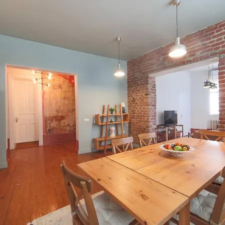 Maison En Brique : Stylish 4br Flat In Centre