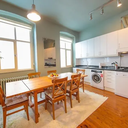 Maison En Brique : Stylish 4br Flat In Centre